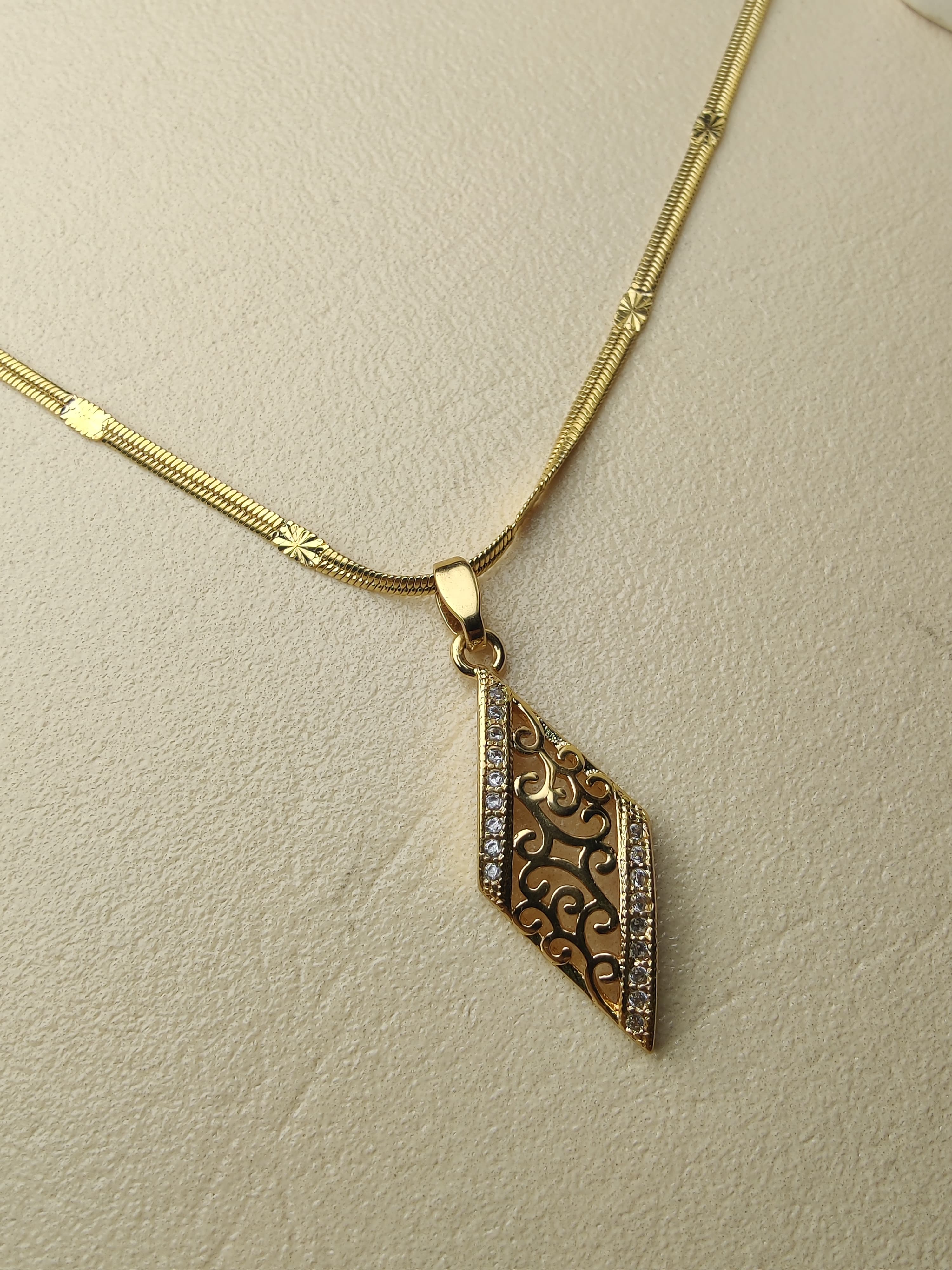 Leaflet gold pendent